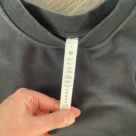 Lululemon black crew neck size 8 - Picture 2 of 2